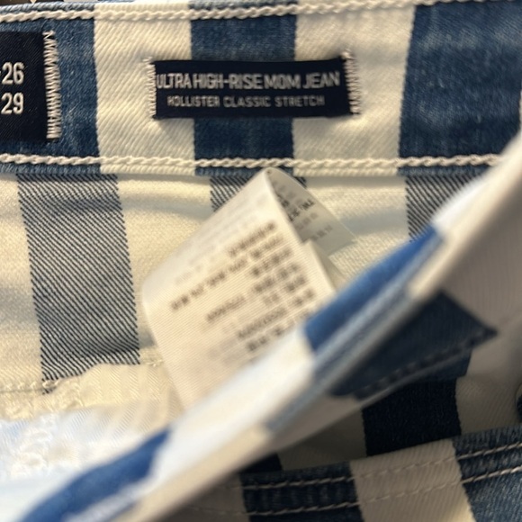 Hollister Classic Stretch Ultra High-Rise Mom Wide Stripe Jeans - Size 26 - Picture 9 of 10